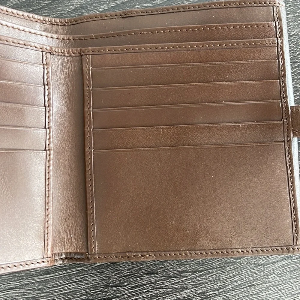 Gucci authentic Leather/ Canvas in great condition Wallet, silver hardware. - Picture 4 of 9